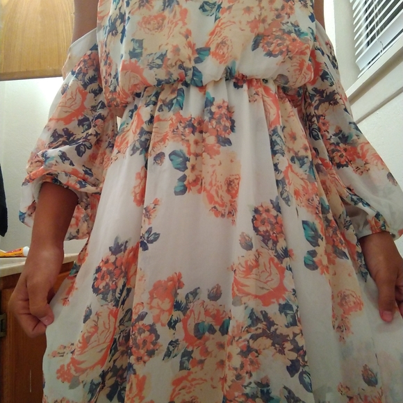 Flowery off the shoulder dress - Picture 2 of 4